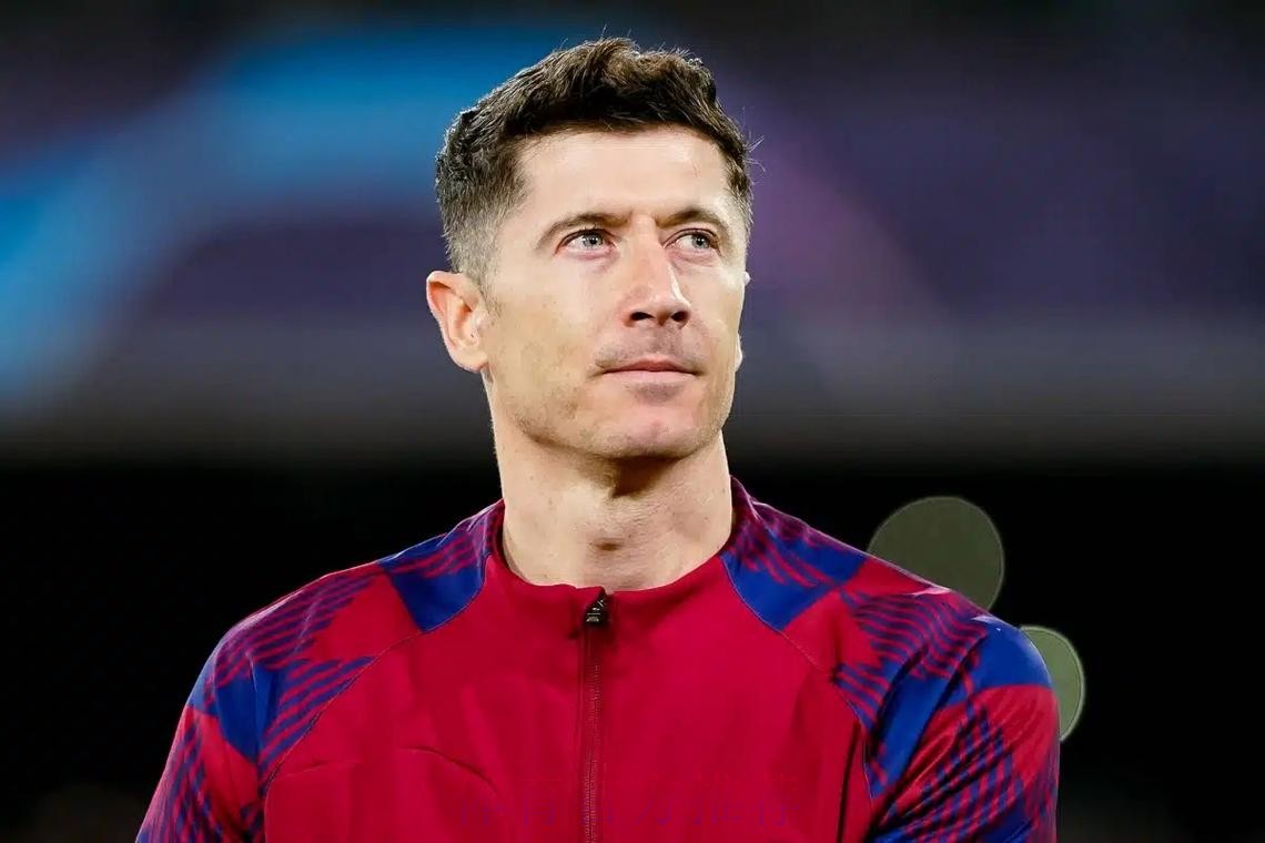 莱万:皇马并不配赢得三分 联赛很长&我们不会放弃 莱万:皇马并不配赢得三分 联赛很长&我们不会放弃